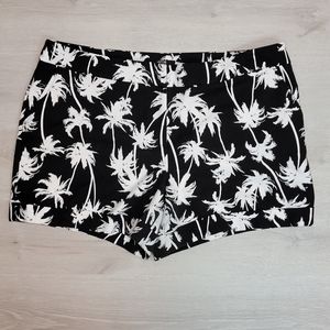 APT 9 Size 18 black and white tropical shorts with white palm trees. [47]